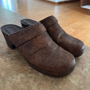 Triple Crocs Comfort Sarah Tooled Slip On Clogs Mules Women’s W10 Brown Paisley